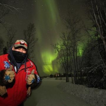 Joe Bailey unter Nordlichtern in Yellowknife